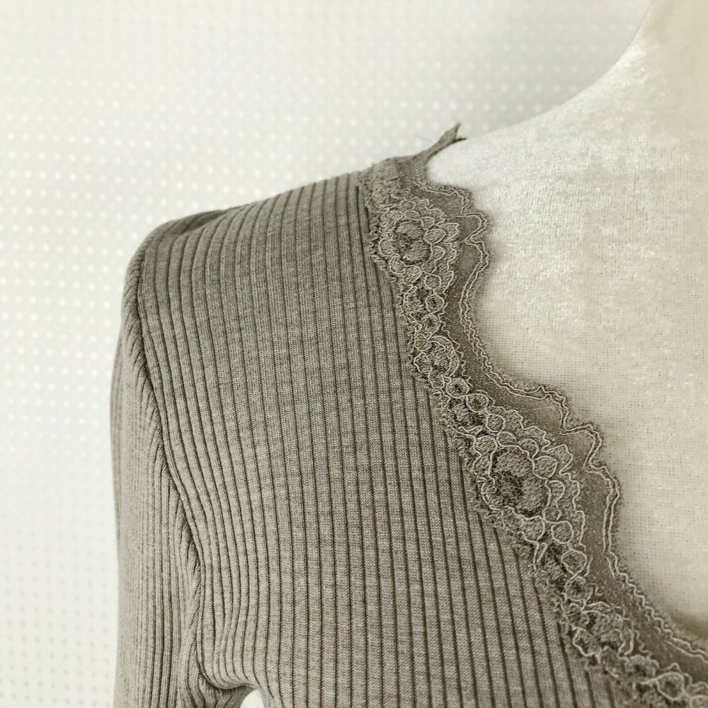 Elegant Gray Lace Trim Blouse - Picture 7 of 8